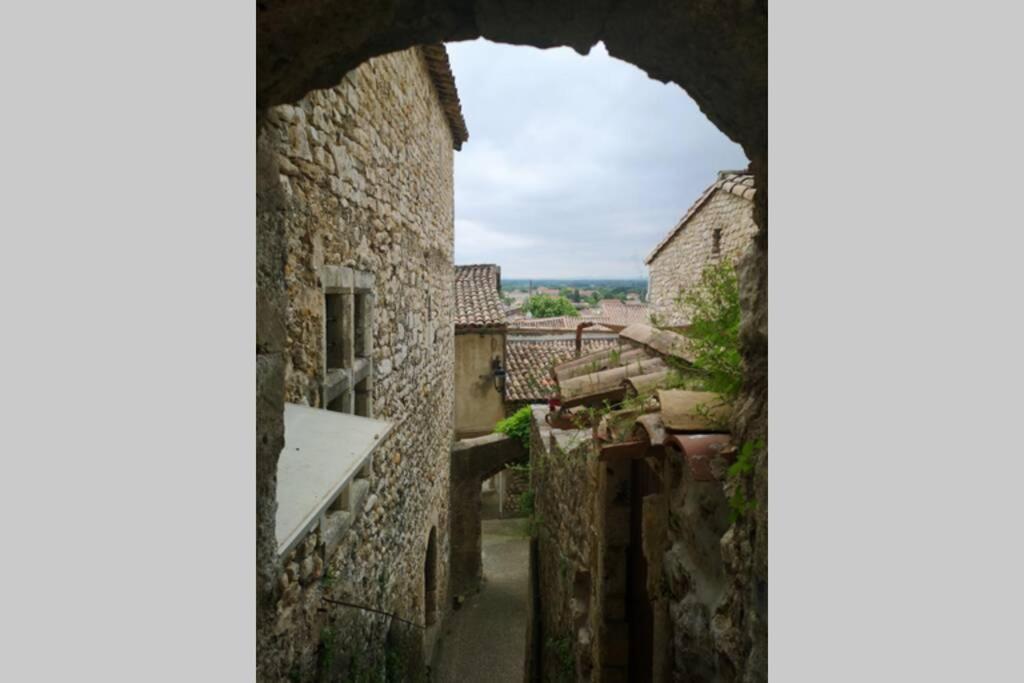 Maison De Village Meublee Avec Terrasse Donzere Exterior photo